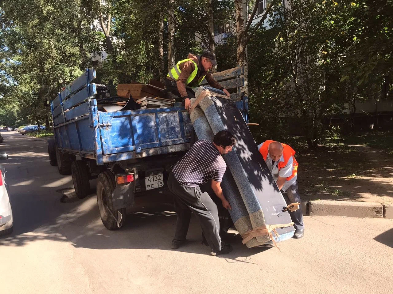 Профессиональный вывоз крупногабаритного мусора в Полевской в октябре