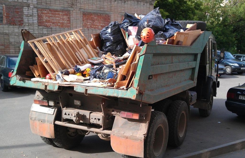 Вывоз мусора из магазина в Полевской от ПроМусор: услуги, цена от 1796 руб., утилизация отходов