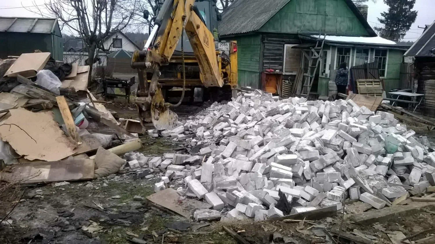 Вывоз мусора после сноса здания в Полевской от ПроМусор – цена от 5133 руб., утилизация и уборка стройотходов