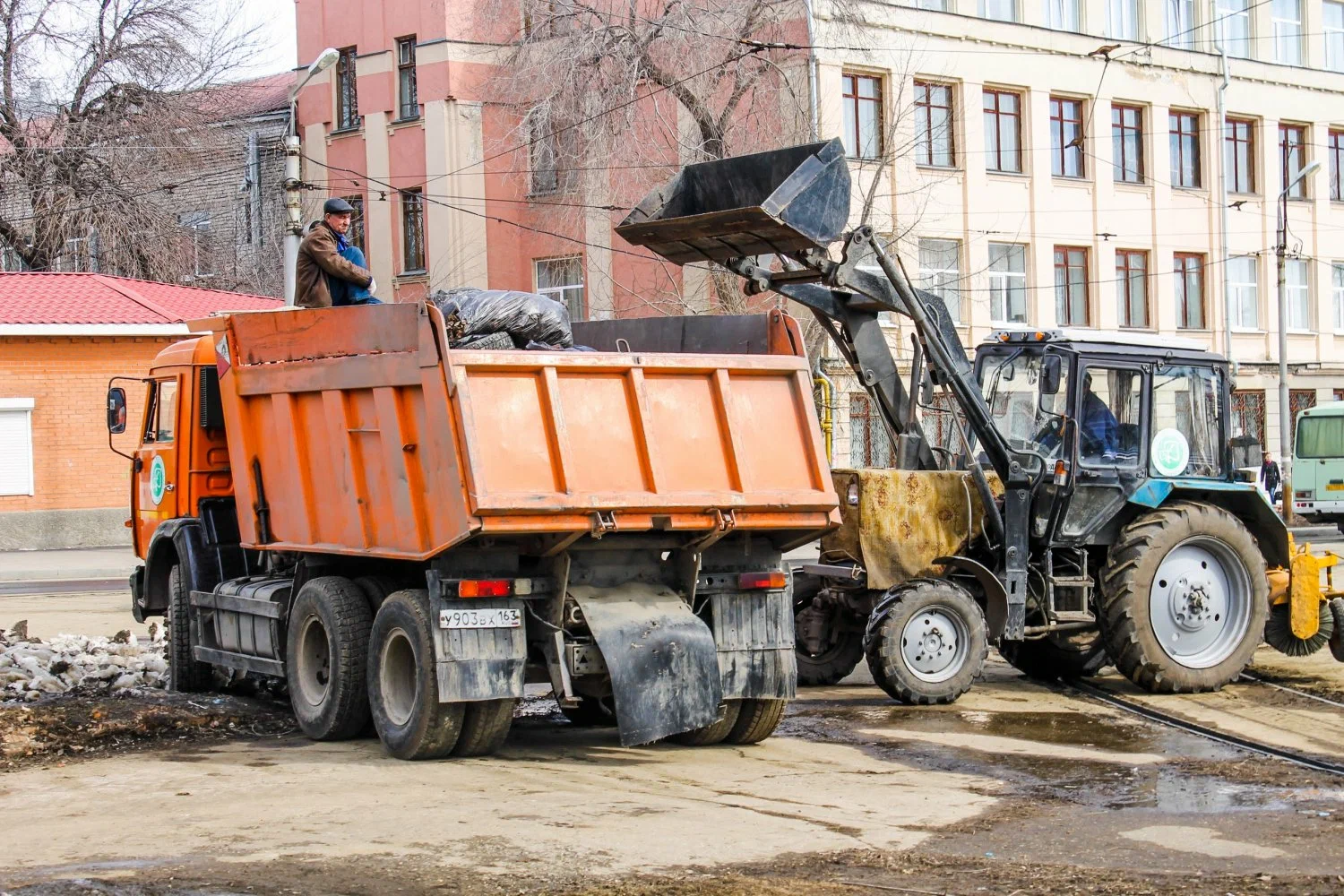 Вывоз мусора Камазом в Полевской – аренда и заказ Камаза 10 тонн от 2412 руб. в ПроМусор