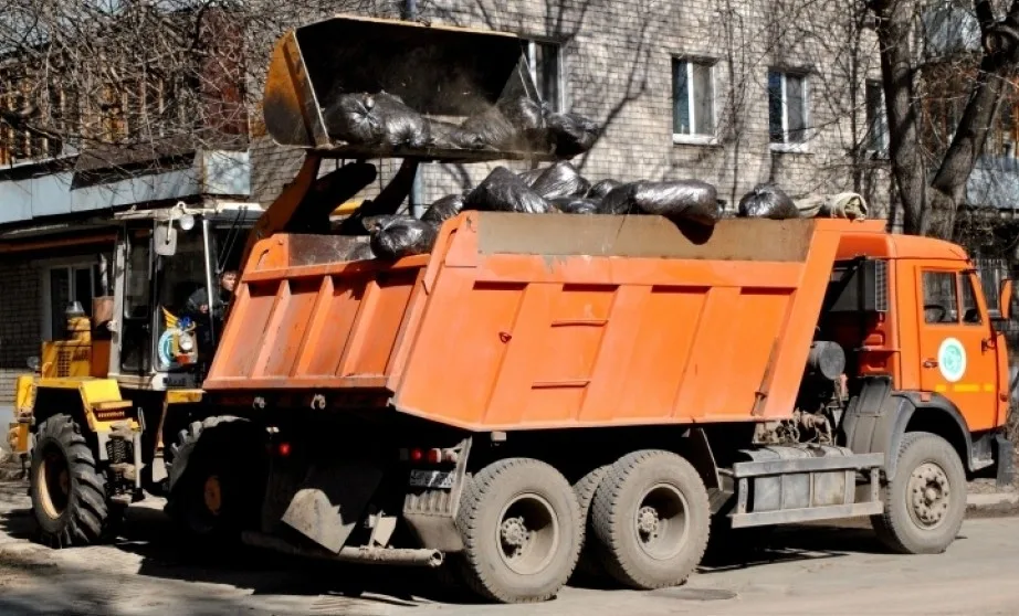 Вывоз мусора грузовым фургоном 5 тонн в Полевской – ПроМусор, аренда, цена от 1591 руб