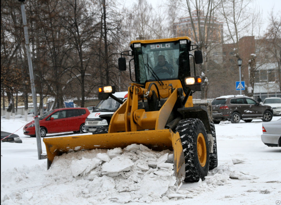 Аренда трактора для уборки снега в Полевской от ПроМусор – цена от 1027 руб., быстро и недорого