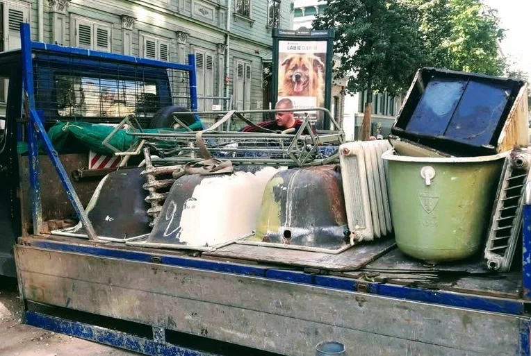 Вывоз старой сантехники в Полевской от ПроМусор: быстро, недорого от 565 руб., утилизация и грузчики
