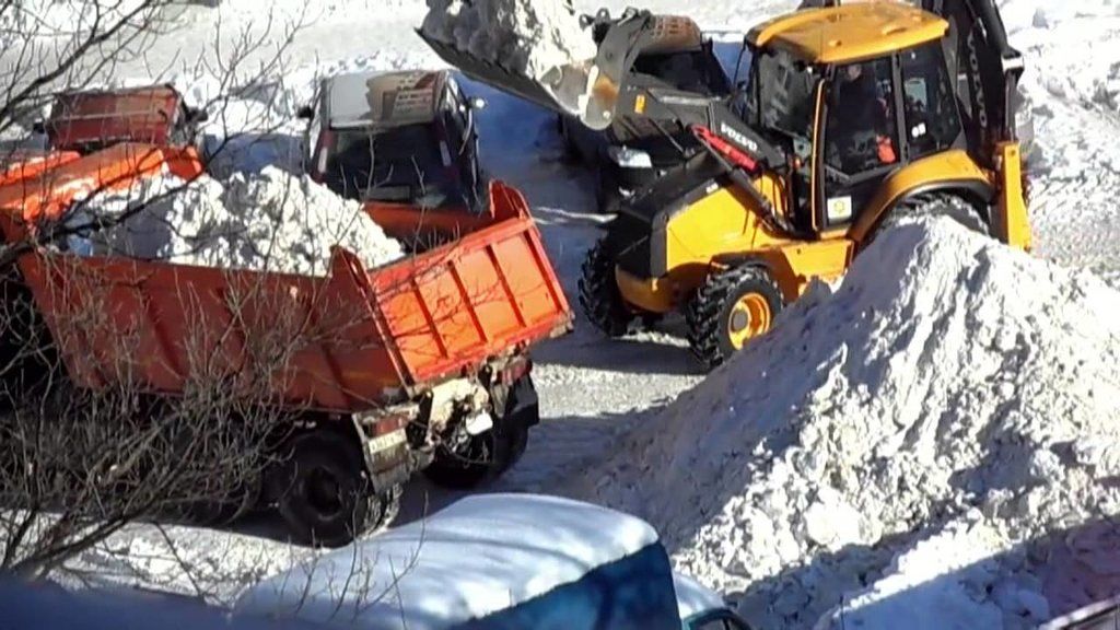 Вывоз снега с погрузкой в Полевской для организаций и частных лиц в октябре
