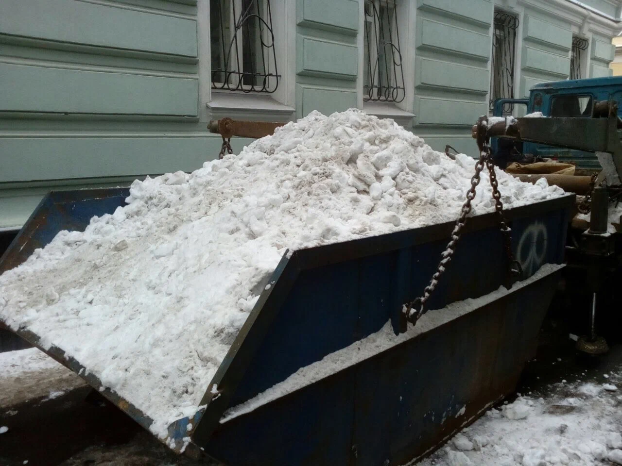 Вывоз снега контейнерами в Полевской в октябре