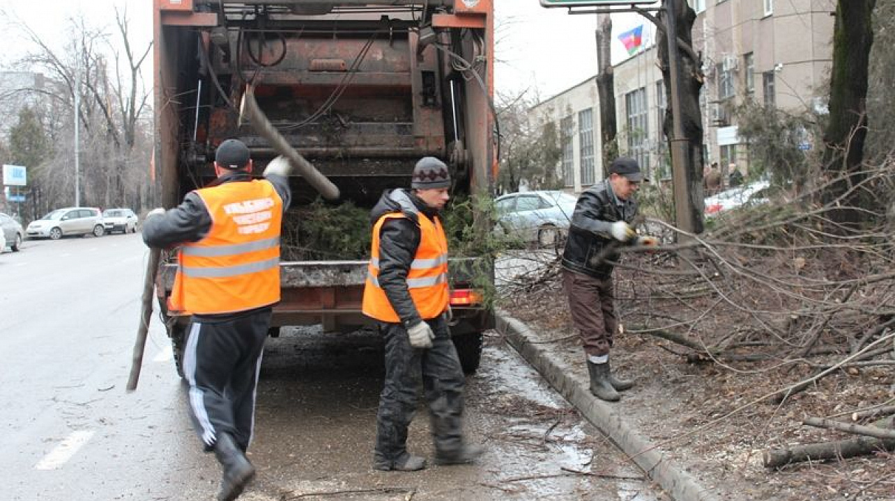 Уборка после стихийного бедствия в Полевской от 2926 руб